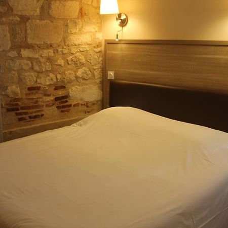 Logis Hotels- Auberge De La Tour - Hotel Et Restaurant Sauzet  Zewnętrze zdjęcie