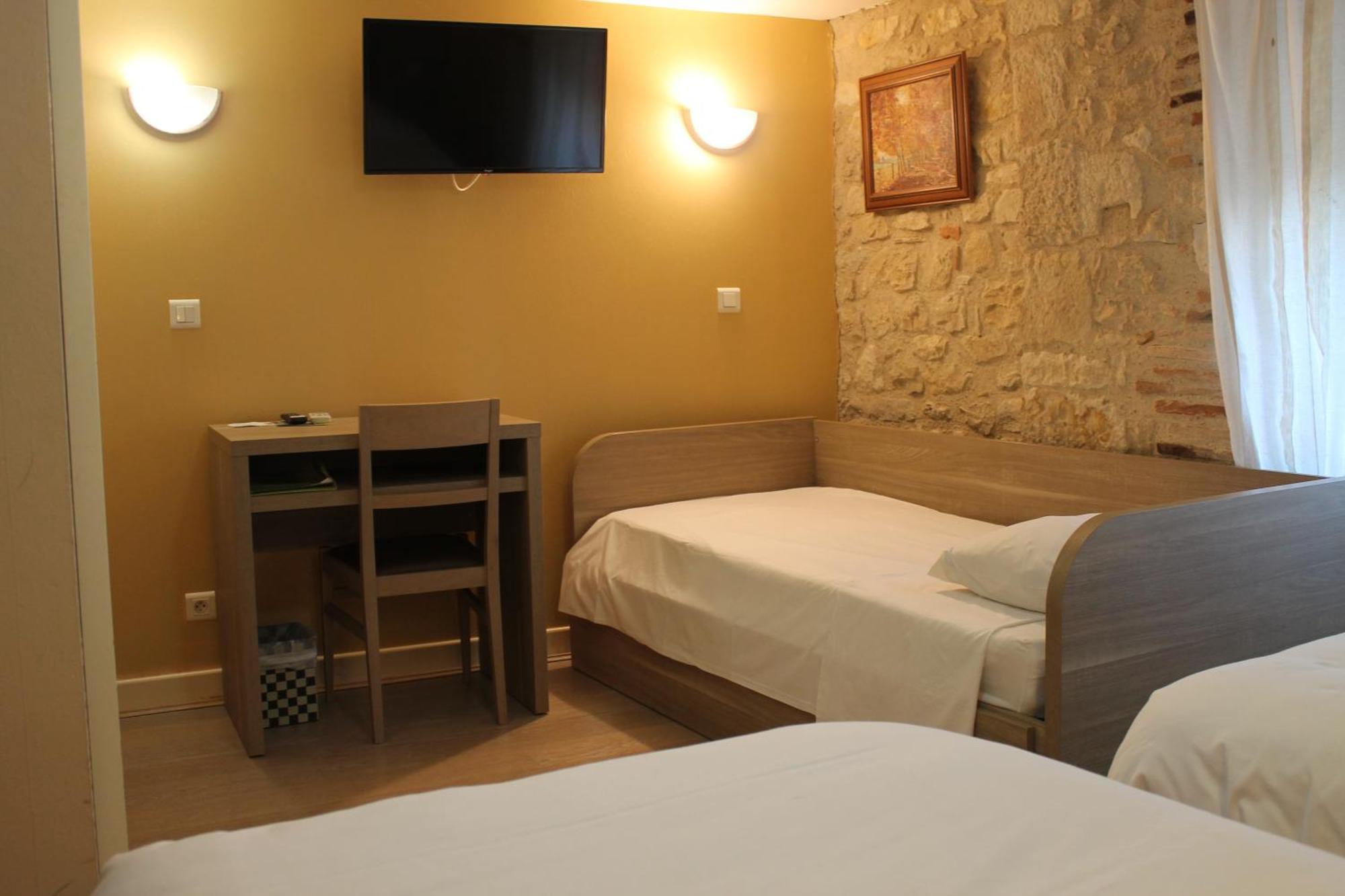 Logis Hotels- Auberge De La Tour - Hotel Et Restaurant Sauzet  Zewnętrze zdjęcie