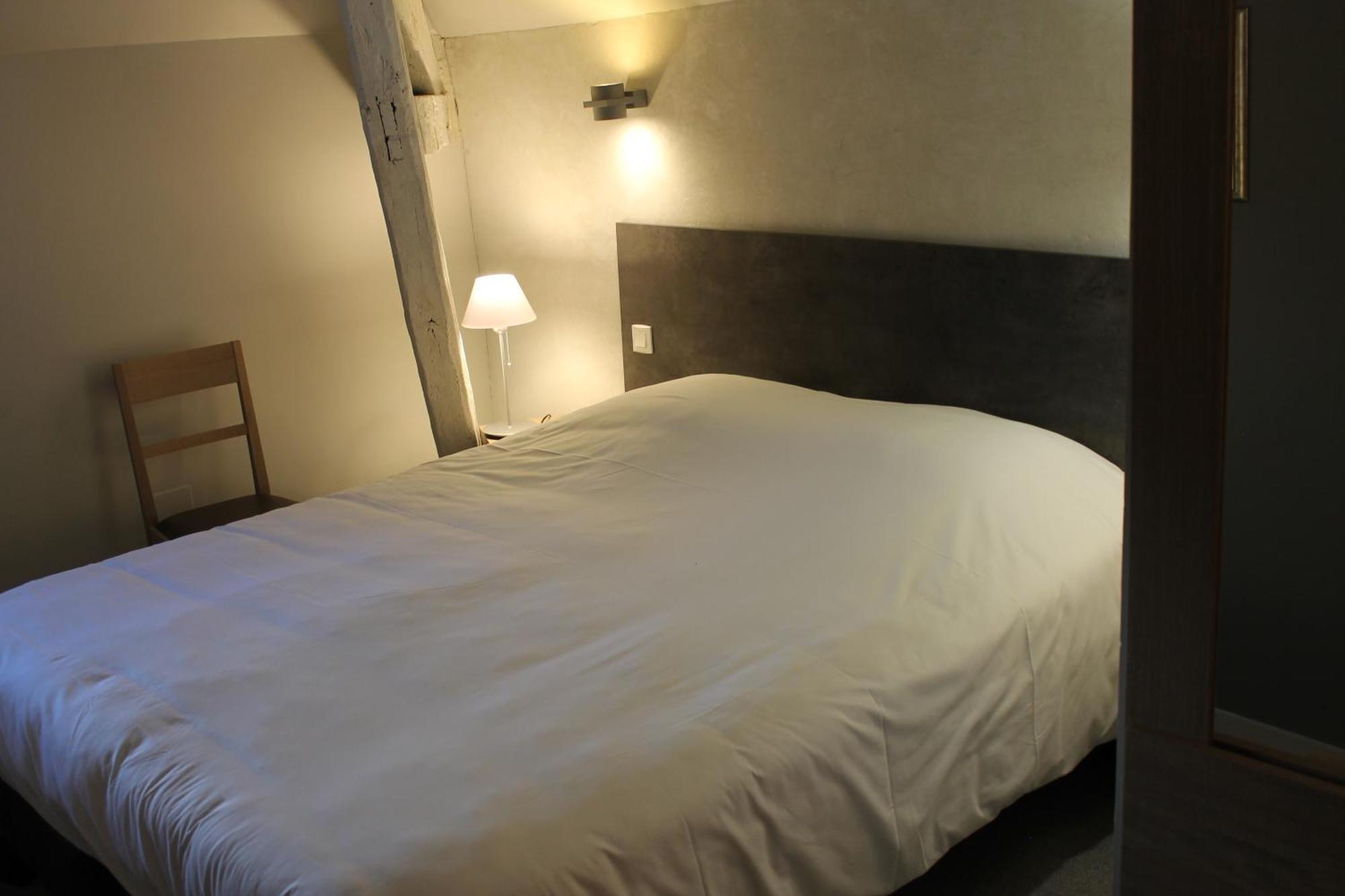 Logis Hotels- Auberge De La Tour - Hotel Et Restaurant Sauzet  Zewnętrze zdjęcie