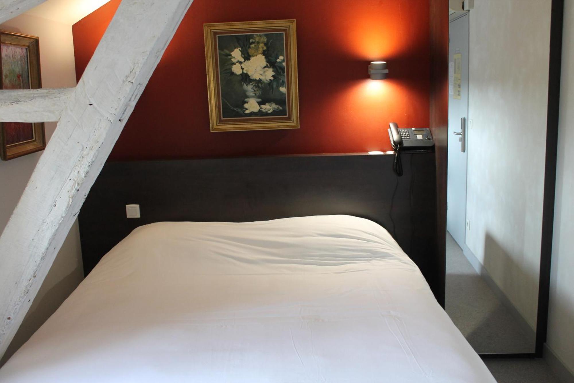 Logis Hotels- Auberge De La Tour - Hotel Et Restaurant Sauzet  Zewnętrze zdjęcie