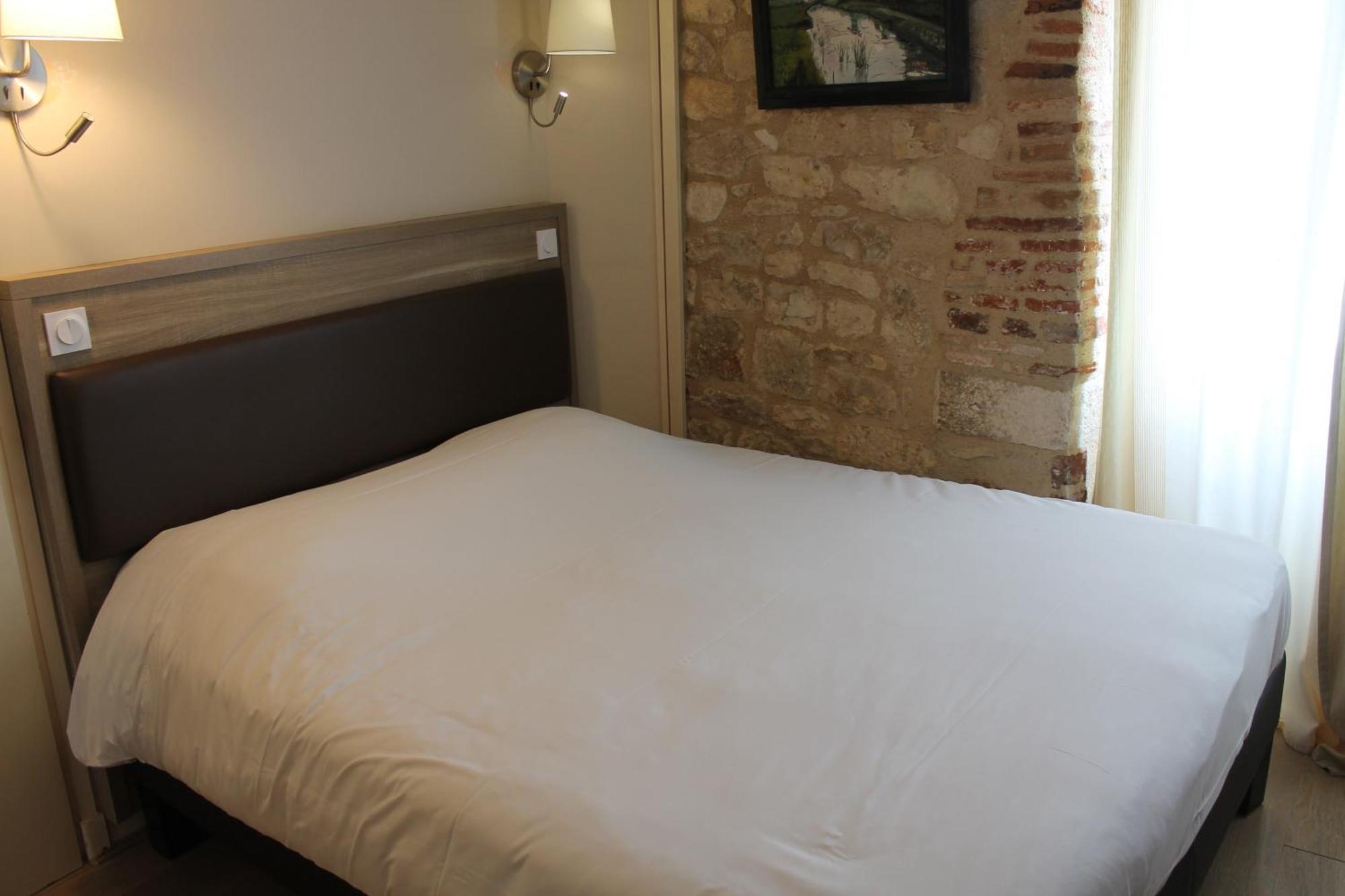 Logis Hotels- Auberge De La Tour - Hotel Et Restaurant Sauzet  Zewnętrze zdjęcie