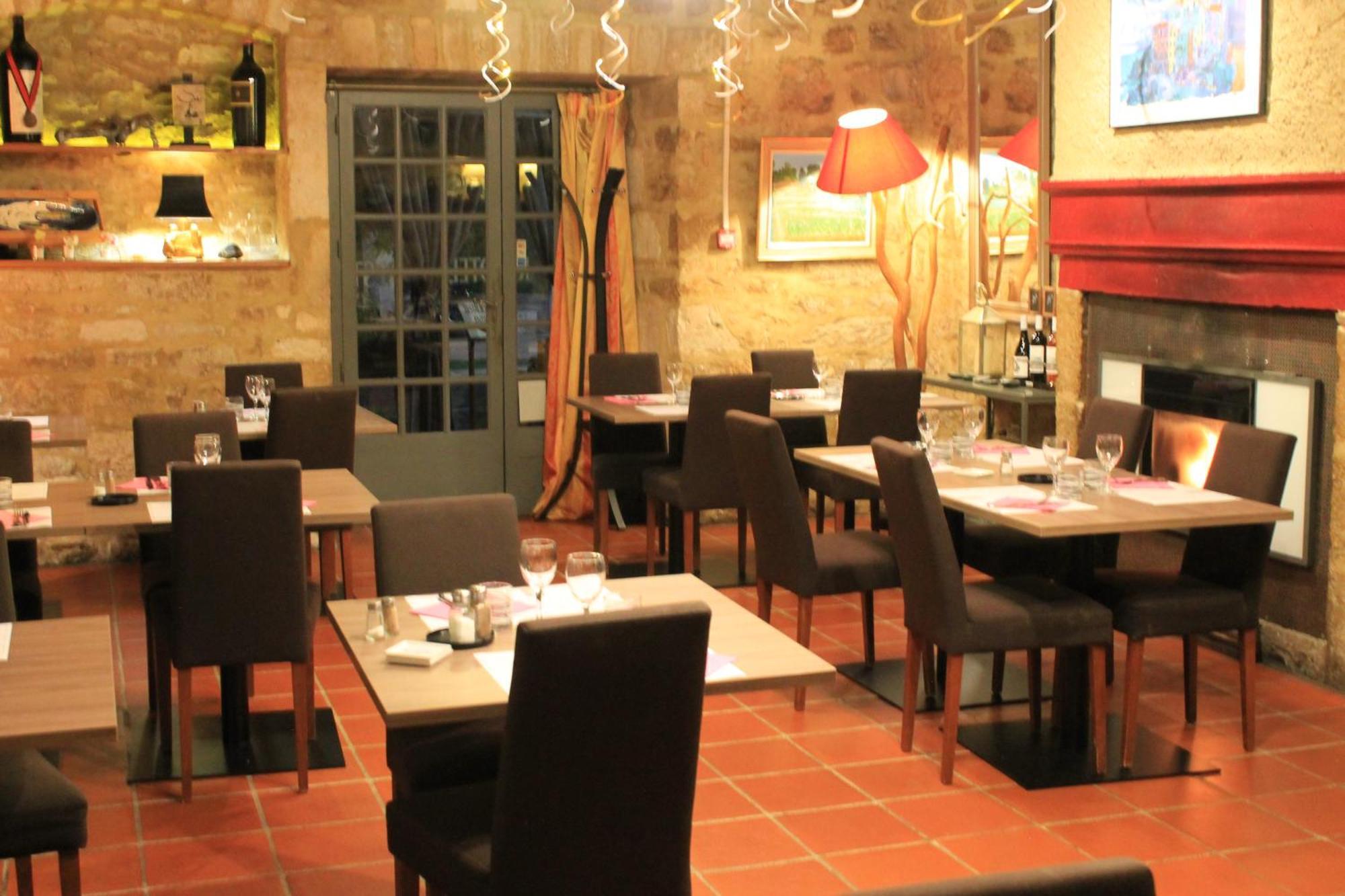 Logis Hotels- Auberge De La Tour - Hotel Et Restaurant Sauzet  Zewnętrze zdjęcie