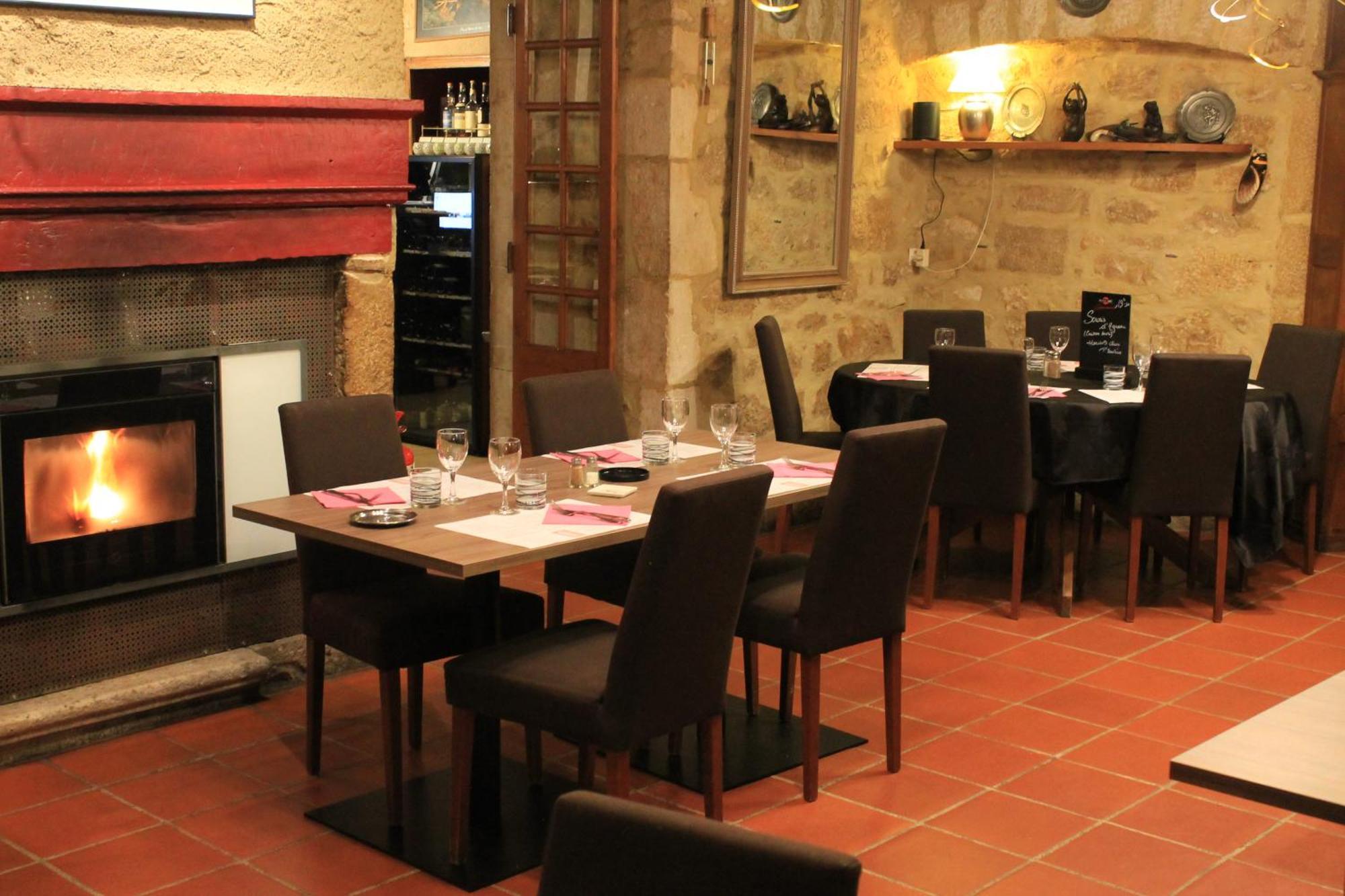 Logis Hotels- Auberge De La Tour - Hotel Et Restaurant Sauzet  Zewnętrze zdjęcie