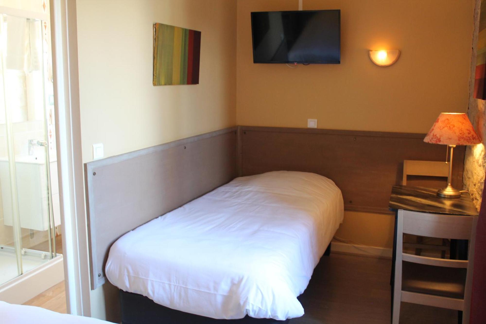 Logis Hotels- Auberge De La Tour - Hotel Et Restaurant Sauzet  Zewnętrze zdjęcie