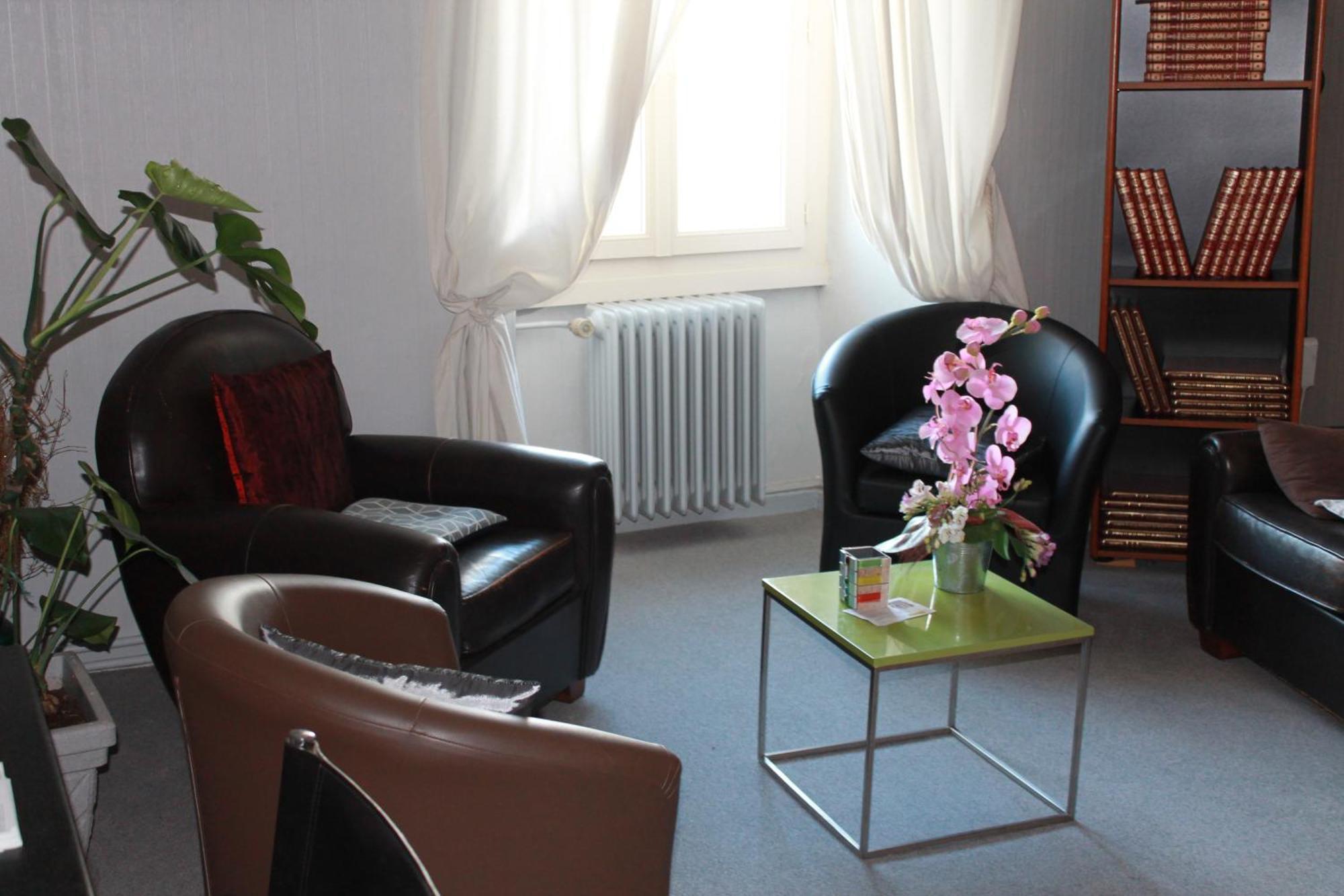 Logis Hotels- Auberge De La Tour - Hotel Et Restaurant Sauzet  Zewnętrze zdjęcie