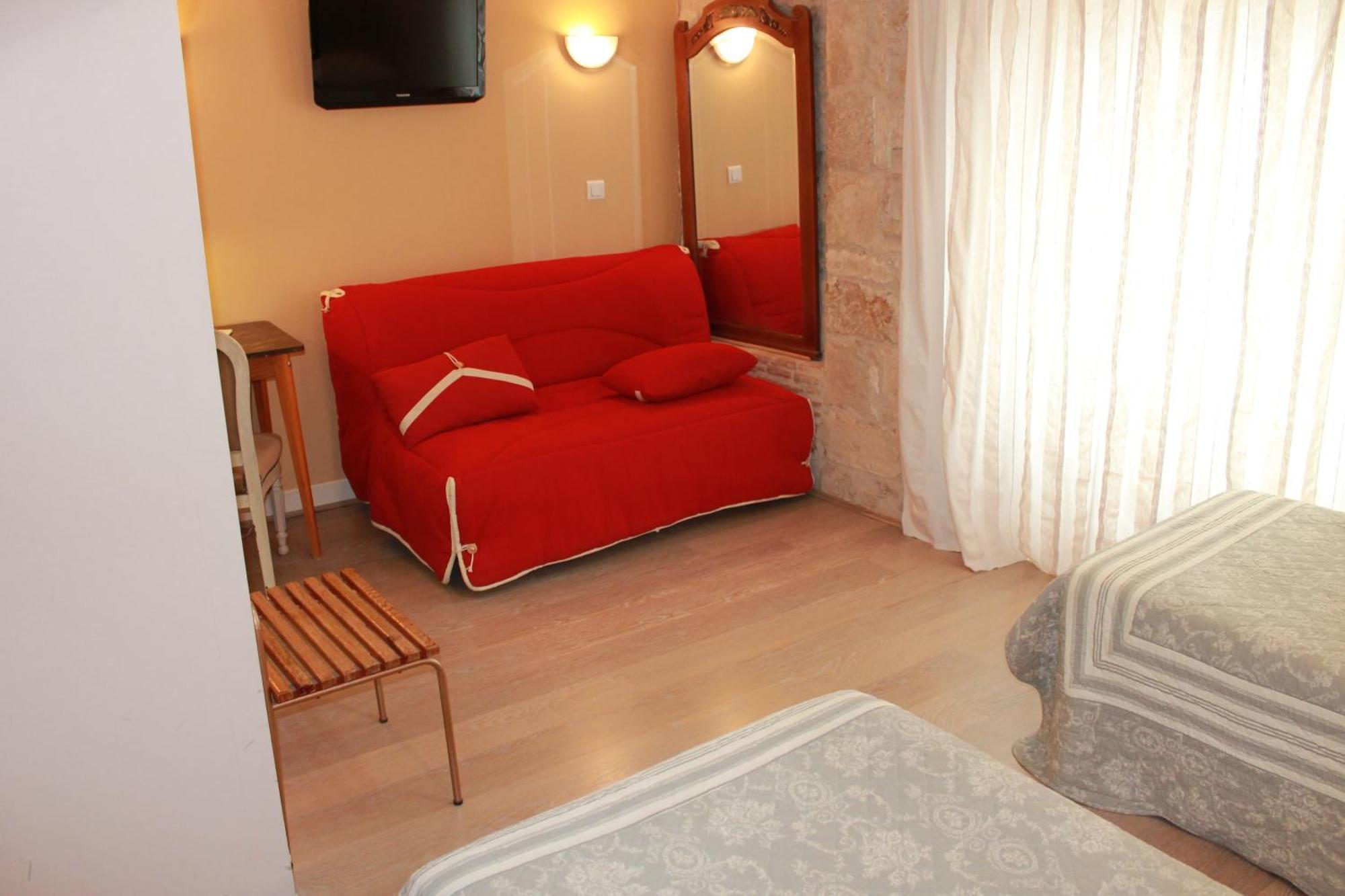 Logis Hotels- Auberge De La Tour - Hotel Et Restaurant Sauzet  Pokój zdjęcie