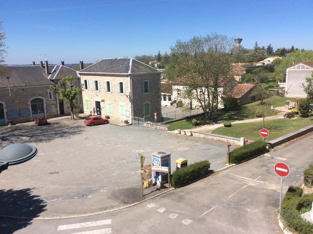 Logis Hotels- Auberge De La Tour - Hotel Et Restaurant Sauzet  Zewnętrze zdjęcie