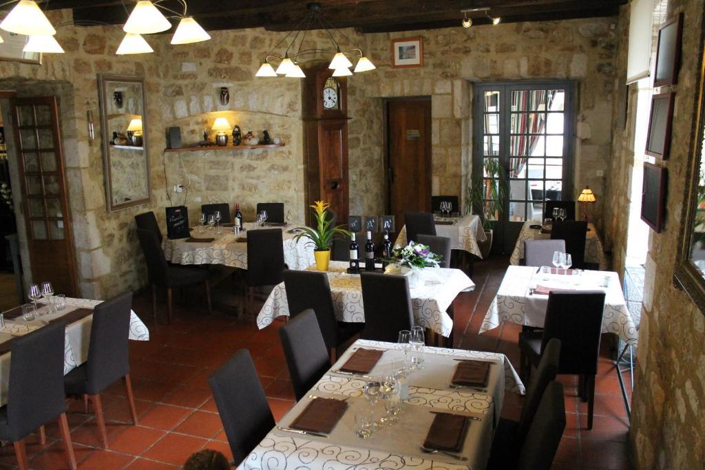 Logis Hotels- Auberge De La Tour - Hotel Et Restaurant Sauzet  Zewnętrze zdjęcie