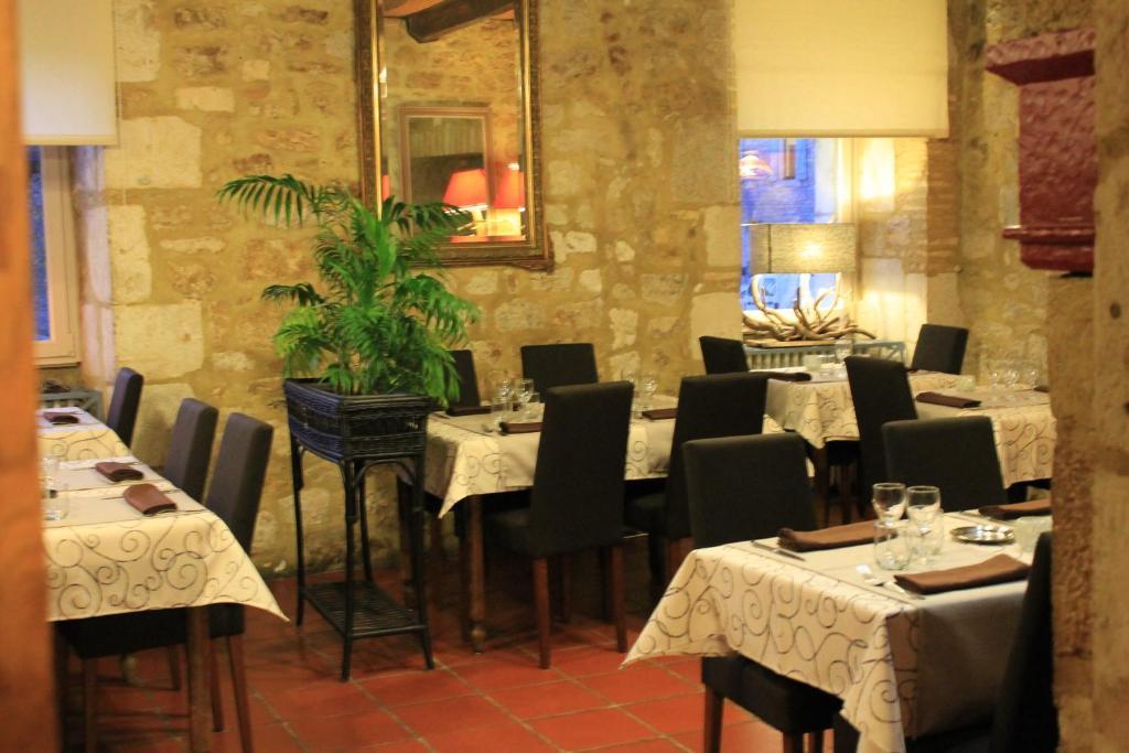 Logis Hotels- Auberge De La Tour - Hotel Et Restaurant Sauzet  Zewnętrze zdjęcie